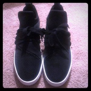 Steve Madden sneakers never worn